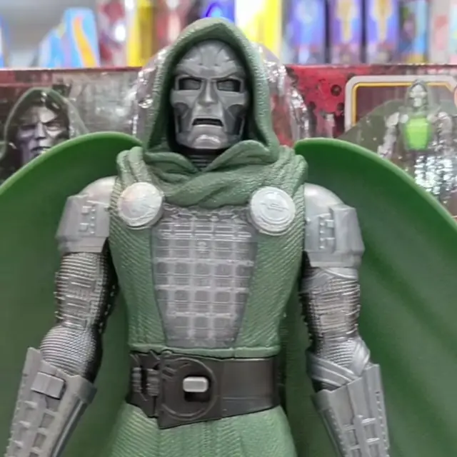 Boneco de super-herói verde em exposição
